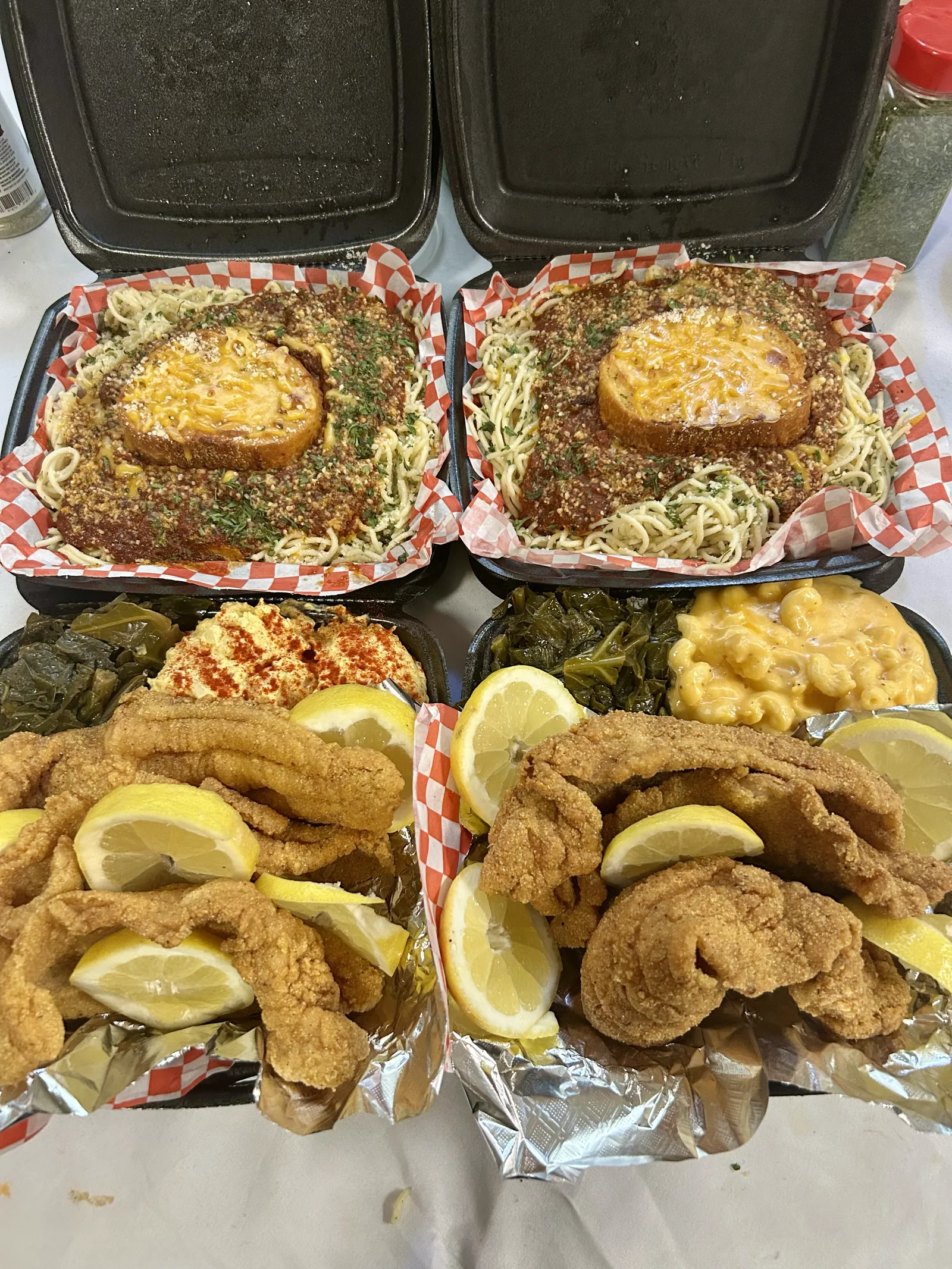 Fried catfish with spaghetti and garlic bread