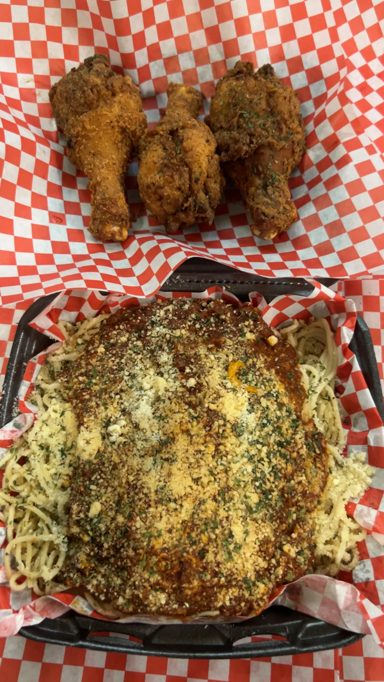Fried chicken with spaghetti